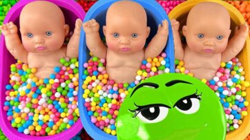Learning Colors with Funny Baby Dolls