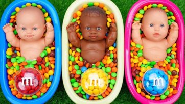 Color Learning Fun with Cute Baby Dolls and Candies